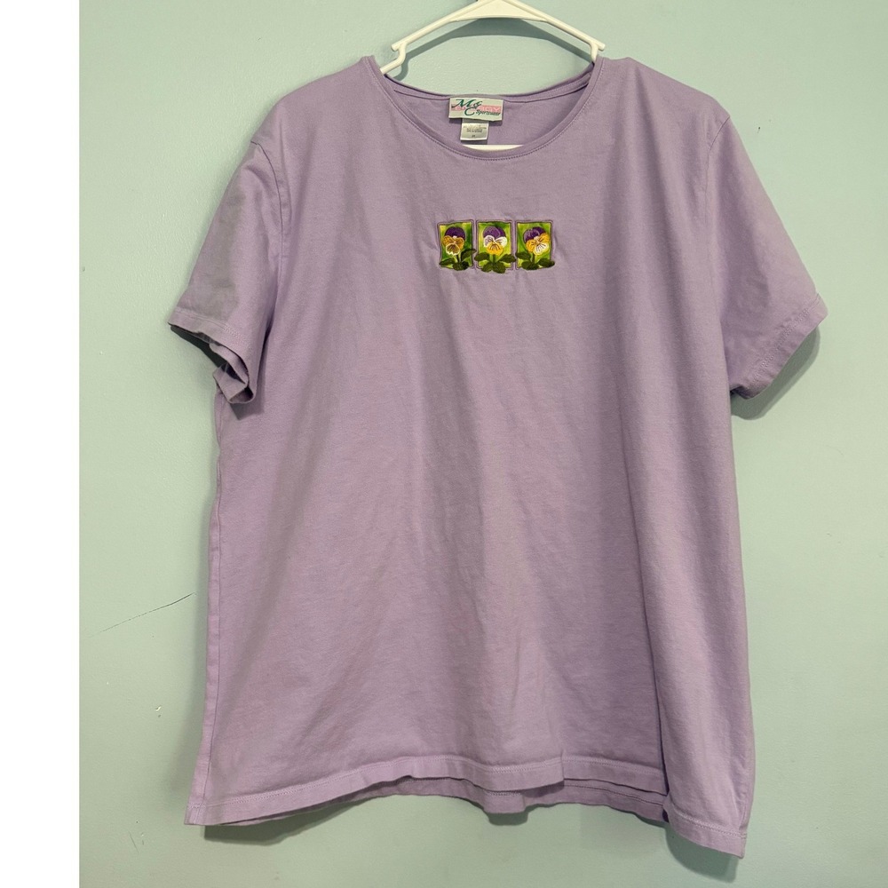 M&C Energy Sportswear 2X Lavender Purple Pansy Flower Embroidered‎ T-Shirt 1587